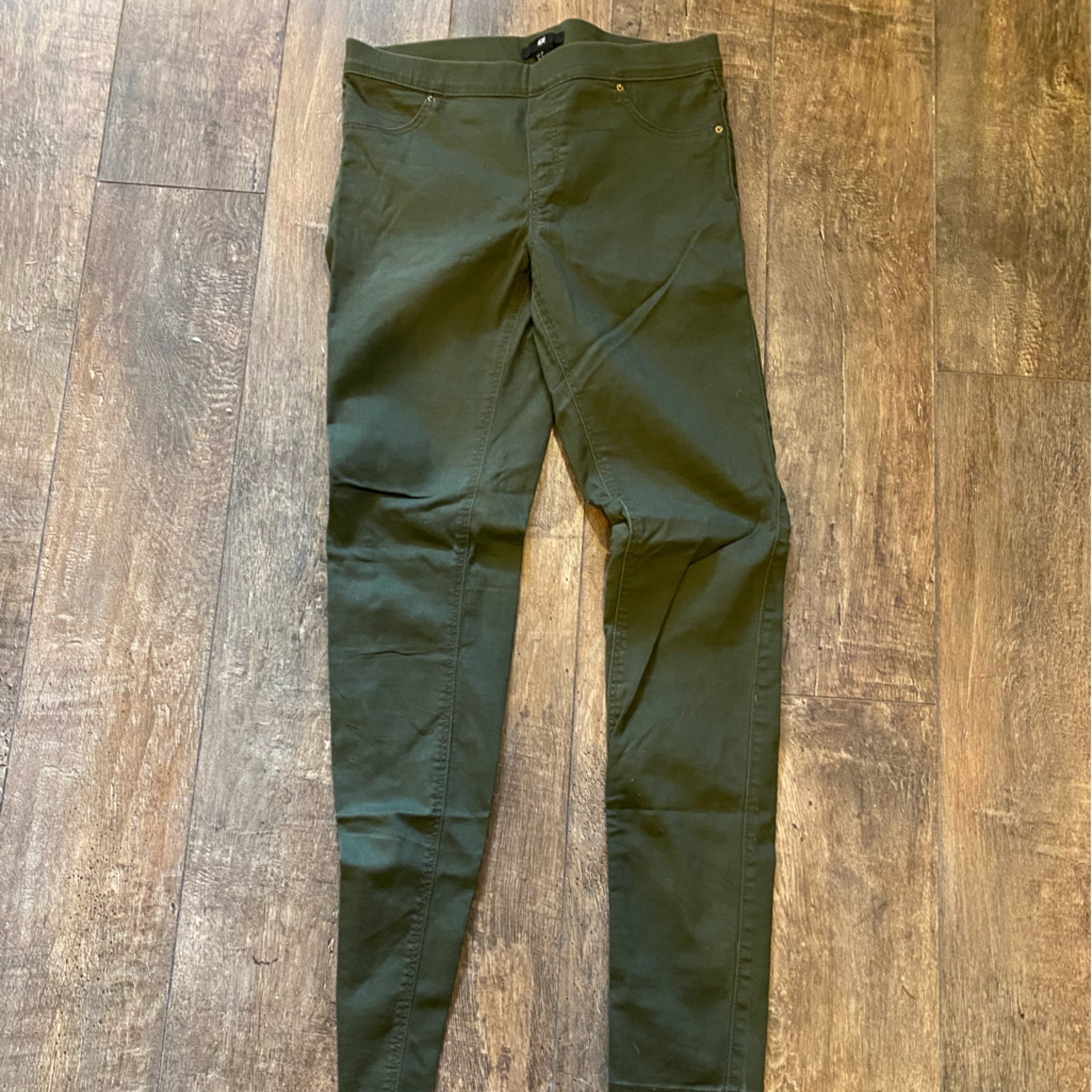 H&M Olive Green Skinny Jeggings. Size 8. Very Good Condition.